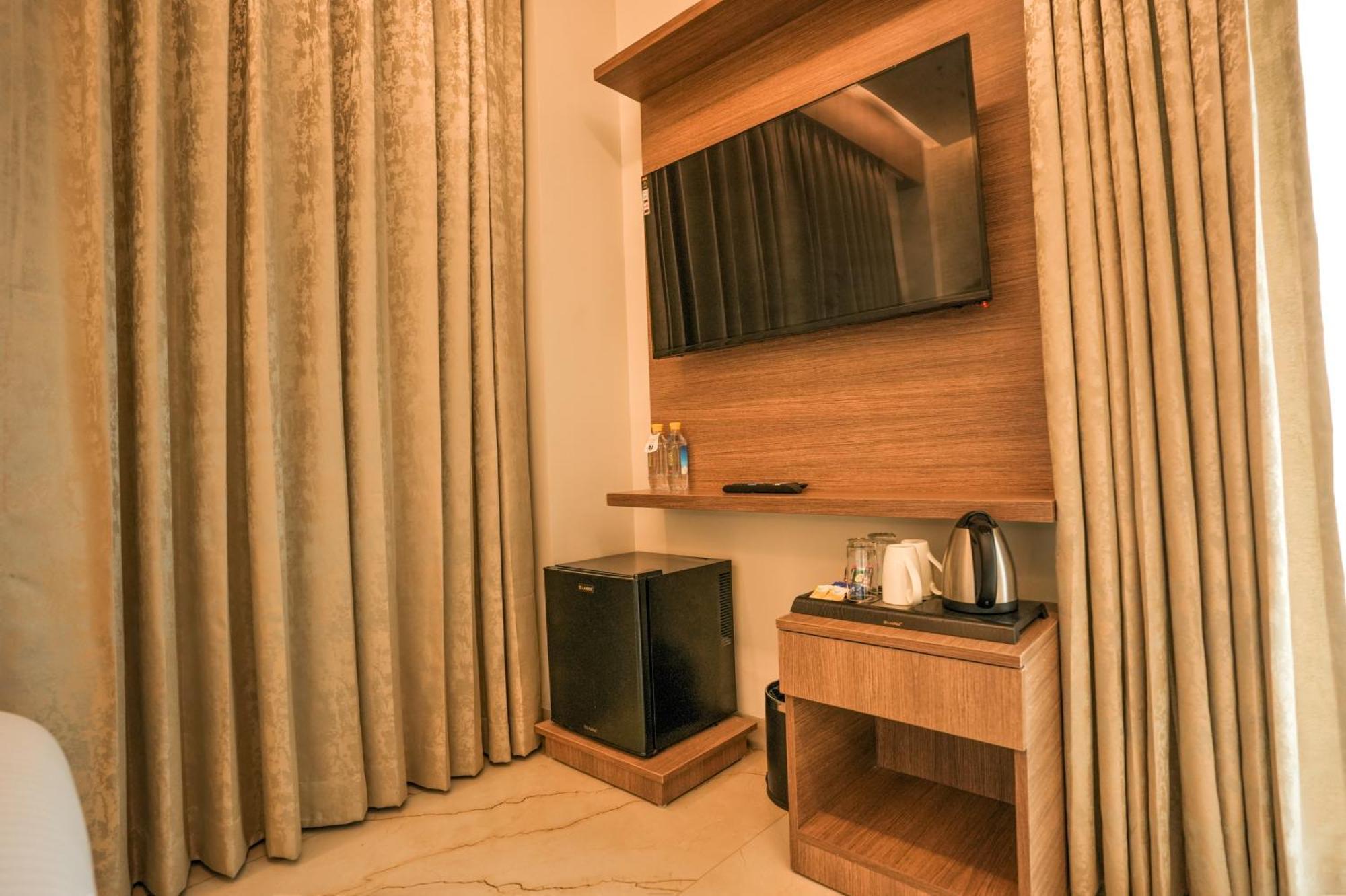 Rj Hotel - Managed By Atithi House Greater Noida Exterior photo