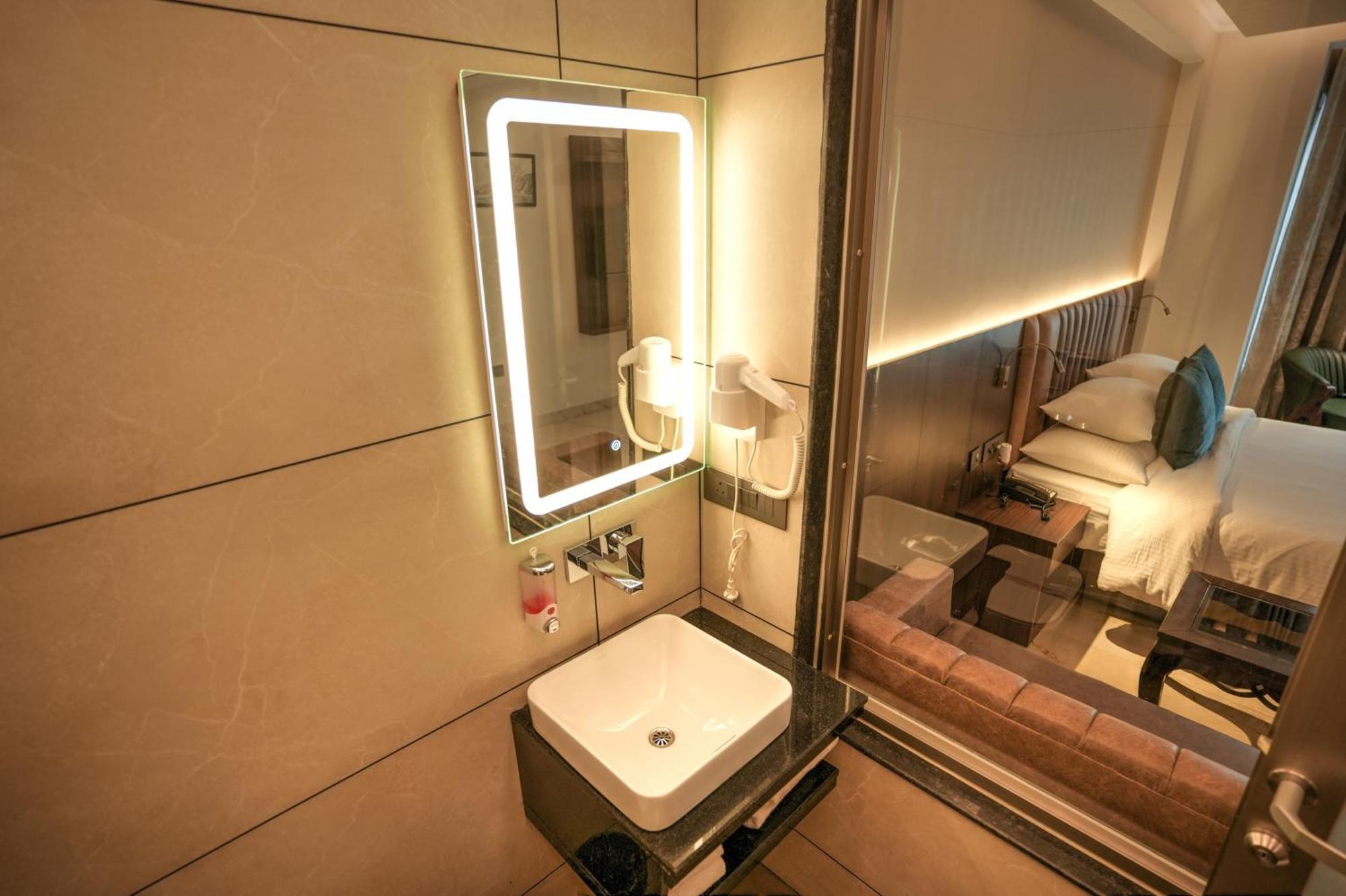 Rj Hotel - Managed By Atithi House Greater Noida Exterior photo