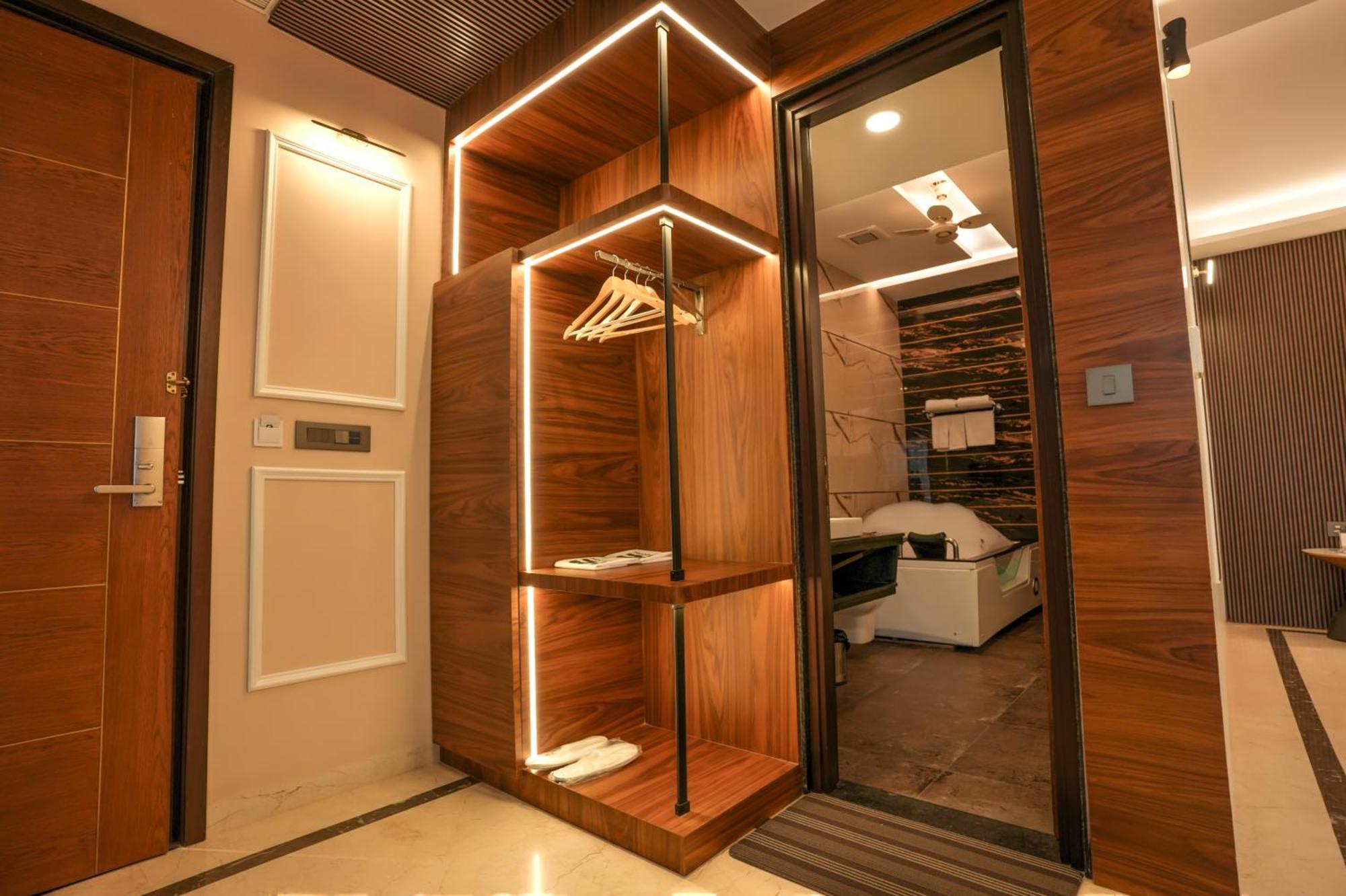 Rj Hotel - Managed By Atithi House Greater Noida Exterior photo